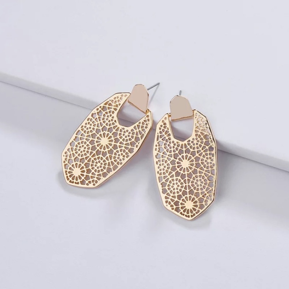 NEW 🌸 2.2” Flower Filigree stud drop earring